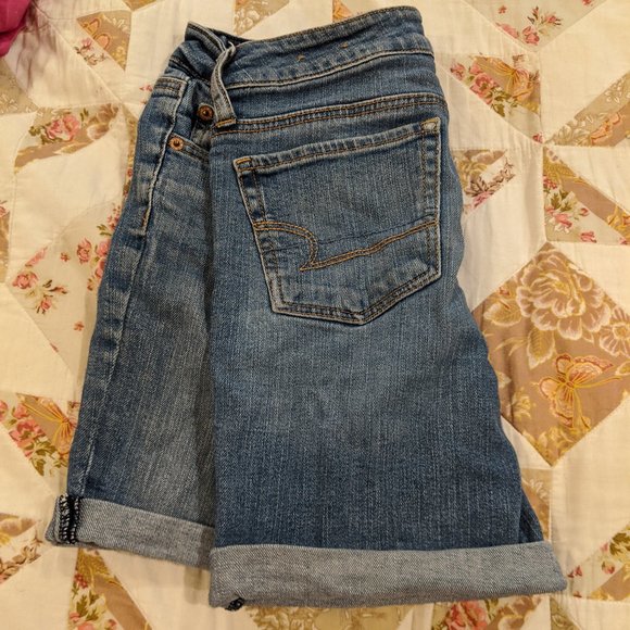 American Eagle Bermuda Shorts - Picture 2 of 4